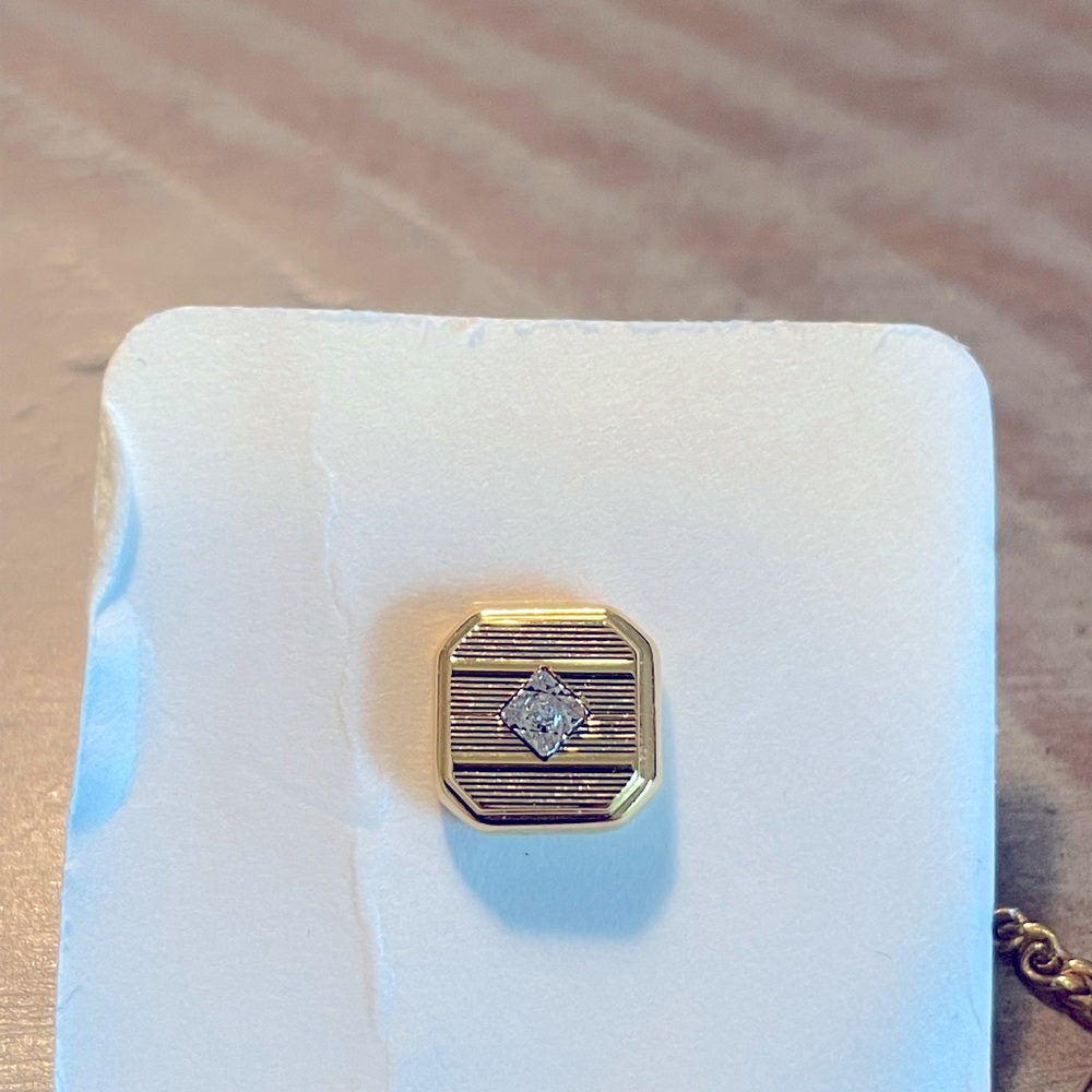 Tie pin